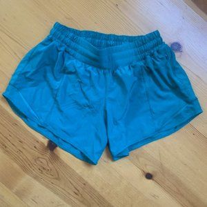 Lululemon Hotty Hot Short 4", size 6